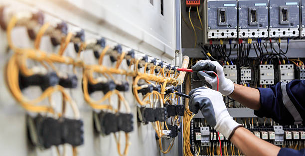 Professional Electrician technician working in Summerside, OH